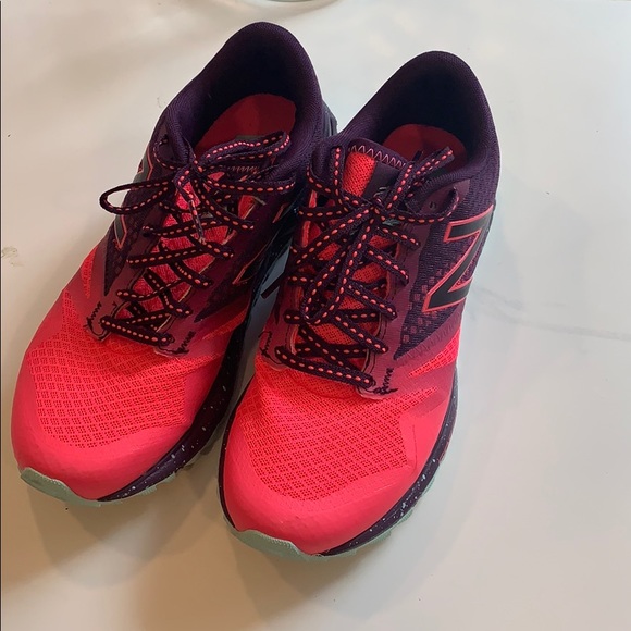 New Balance Shoes - *MAKE AN OFFER* New Balance 690 AT